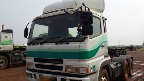 รถมิตซู 10 ล้อ หัวลาก  380 แรงม้า. ปี 52  ( รถวิ่ง 3xx,xxx กม. )  สนใจติดต่อ 081 - 6079515