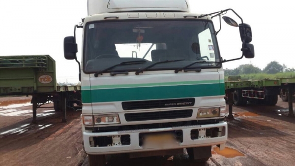 รถมิตซู 10 ล้อ หัวลาก  380 แรงม้า. ปี 52  ( รถวิ่ง 3xx,xxx กม. )  สนใจติดต่อ 081 - 6079515