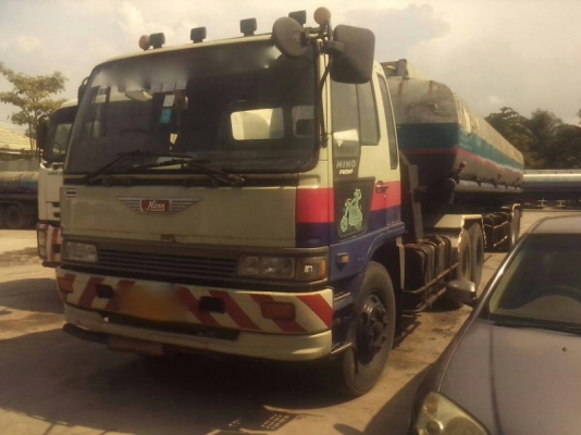 รถฮีโน่ 10 ล้อ บรรทุกน้ำมัน  FM3M  240 แรงม้า. สนใจติดต่อ 081 - 6079515