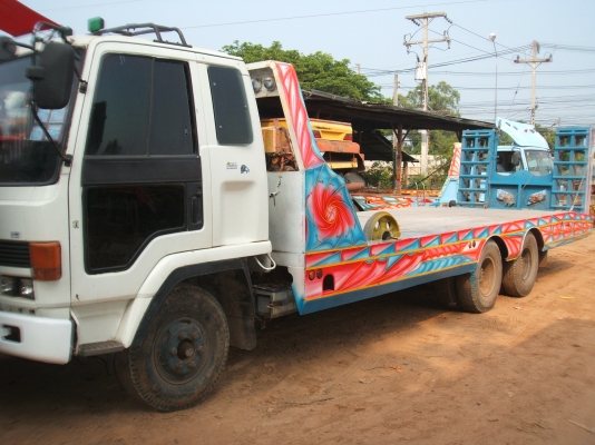 ขายรถบรรทุกเทลเลอร์ สิบล้อ 2 เพลา เครื่องยนต์ 175 แรงม้า คัตซีสวย บันไดไฮดรอลิก สภาพดีพร้อมใช้งาน พร้อมโอน