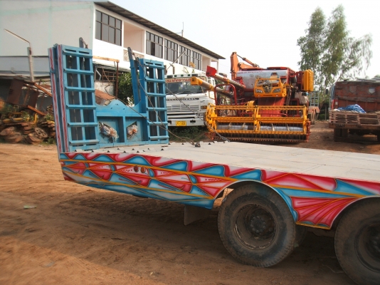 ขายรถบรรทุกเทลเลอร์ สิบล้อ 2 เพลา เครื่องยนต์ 175 แรงม้า คัตซีสวย บันไดไฮดรอลิก สภาพดีพร้อมใช้งาน พร้อมโอน