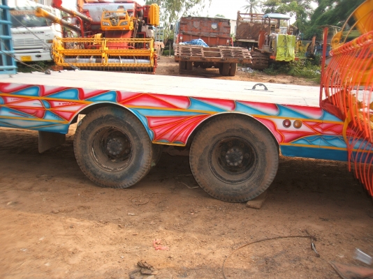 ขายรถบรรทุกเทลเลอร์ สิบล้อ 2 เพลา เครื่องยนต์ 175 แรงม้า คัตซีสวย บันไดไฮดรอลิก สภาพดีพร้อมใช้งาน พร้อมโอน