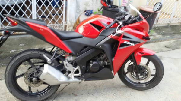 ขายCBR150R สีแดง ปี2011 รถดูแลอย่างดี ขายCBR150R สีแดง ปี2011 รถดูแลอย่างดี