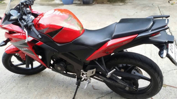 ขายCBR150R สีแดง ปี2011 รถดูแลอย่างดี ขายCBR150R สีแดง ปี2011 รถดูแลอย่างดี