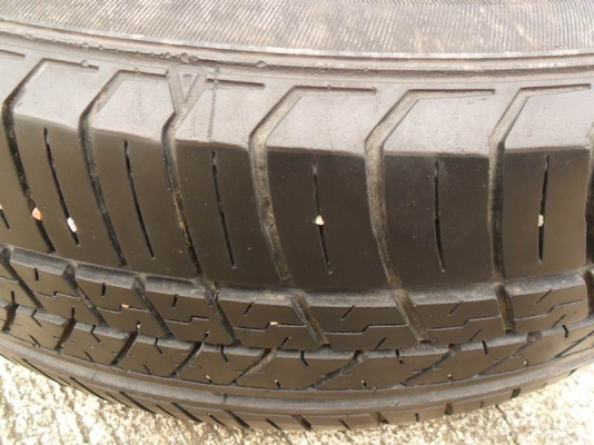 ขายยาง ดันล็อป Dunlop-SP31ขนาด175/60ขอบ15นิ้ว ปี12 เส้นละ400บาท(4 เส้น=1500บ)ดอกหนา ใช้ได้อีกนานT.092-9351644