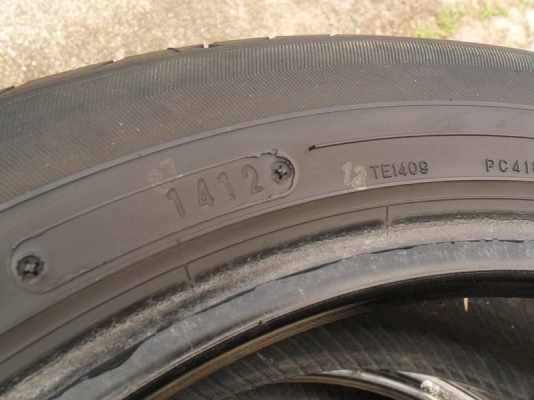 ขายยาง ดันล็อป Dunlop-SP31ขนาด175/60ขอบ15นิ้ว ปี12 เส้นละ400บาท(4 เส้น=1500บ)ดอกหนา ใช้ได้อีกนานT.092-9351644