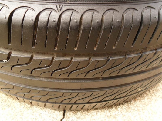 ขายยาง โตโย TOYO-teoขนาด 205/55ขอบ16นิ้ว ปี10 เส้นละ350บาท(มี 2 เส้น=600บ)