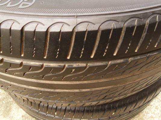 ขายยาง โตโย TOYO-teoขนาด 205/55ขอบ16นิ้ว ปี10 เส้นละ350บาท(มี 2 เส้น=600บ)