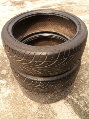 ขายยาง ขอบ17เก่าเก็บ  Champiroขนาด 205/40ขอบ17นิ้ว เส้นละ200บาท(มี 3 เส้น=500บ)