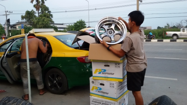 ขายครับ S1ขอบ18ล้อใหม่ชุดละ15500