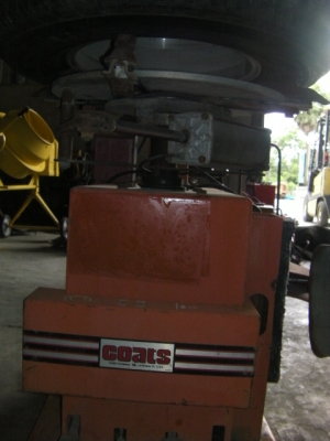 เครื่องถอดยางเก่าญี่ปุ่นขายตามสภาพใช้งานตามปกติยี่ห้อ coats ราคา 18,000บาท