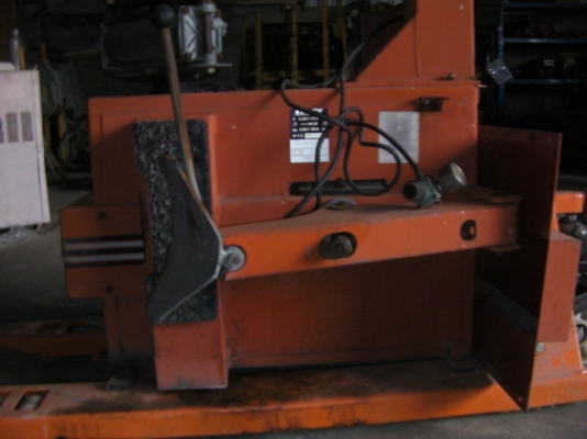 เครื่องถอดยางเก่าญี่ปุ่นขายตามสภาพใช้งานตามปกติยี่ห้อ coats ราคา 18,000บาท