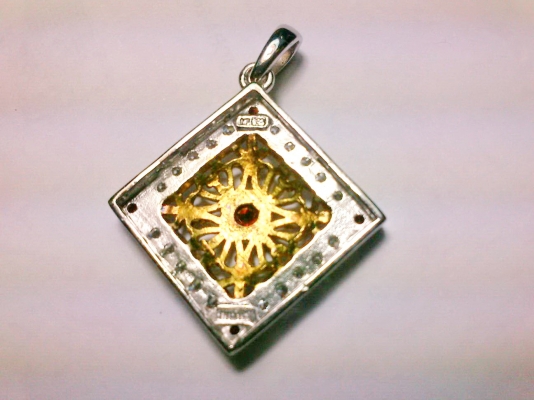 จี้เงินพลอยโกเมนล้อมเพชรรัสเซีย