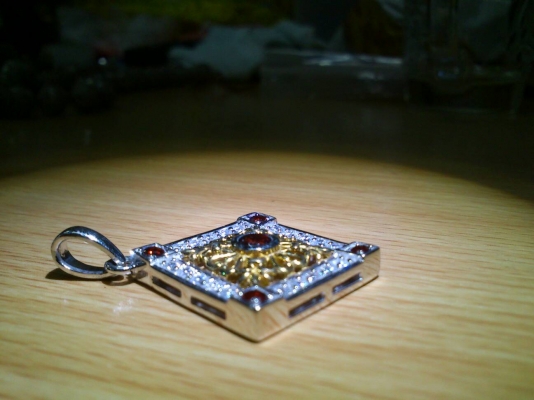 จี้เงินพลอยโกเมนล้อมเพชรรัสเซีย