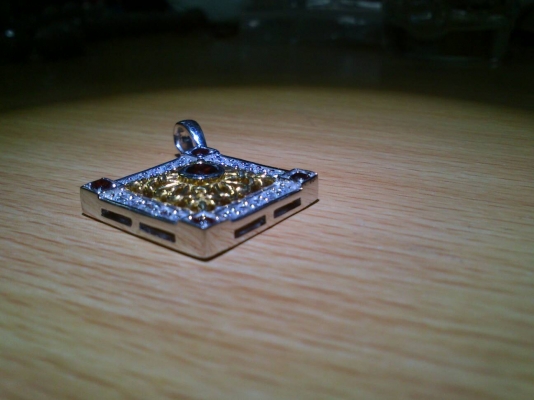 จี้เงินพลอยโกเมนล้อมเพชรรัสเซีย