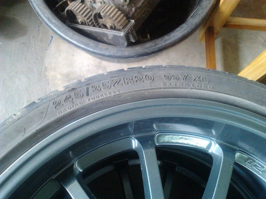 ขาย ce28 ขอบ20 กว้าง9.5,10.5 ใช้ได้3เดือนยาง2014