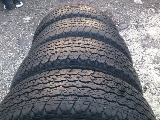 ขายแม็กพร้อมยางTOYOTA 6 รูขอบ15 ยาง255/70R15 ปี10 จำนวน 1 ชุด พร้อมน๊อตแท้ 24 ตัว