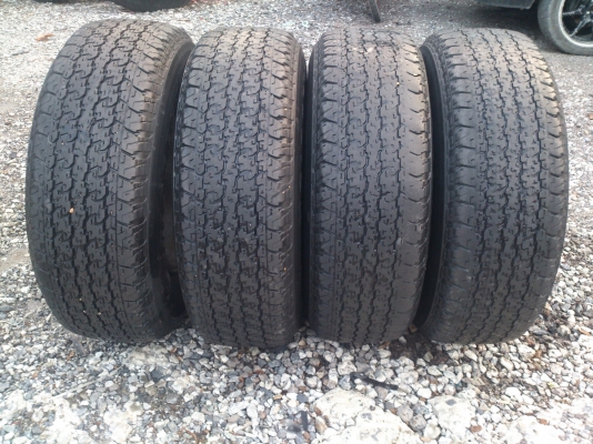 ขายแม็กพร้อมยางTOYOTA 6 รูขอบ15 ยาง255/70R15 ปี10 จำนวน 1 ชุด พร้อมน๊อตแท้ 24 ตัว