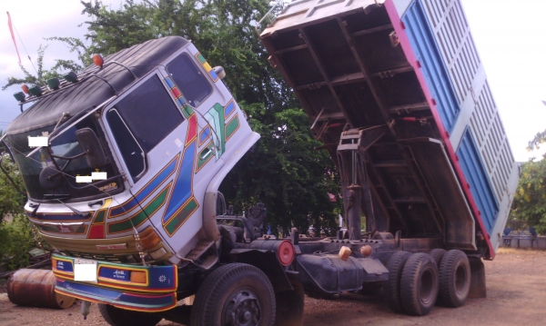 HINO 227 220 แรงม้า 2 เพลาดัมพ์