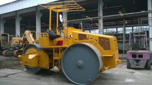 ต้องการขายรถบด3ล้อเหล็กSAKAI R2 ตรวจเช็คทำสีพร้อมใช้ เอกสารเล่มทะเบียน