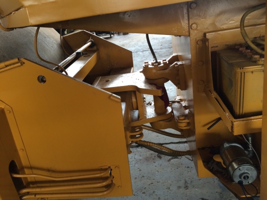 ต้องการขายรถบด3ล้อเหล็กSAKAI R2 ตรวจเช็คทำสีพร้อมใช้ เอกสารเล่มทะเบียน