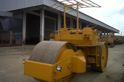 ต้องการขายรถบด3ล้อเหล็กSAKAI R2 ตรวจเช็คทำสีพร้อมใช้ เอกสารเล่มทะเบียน