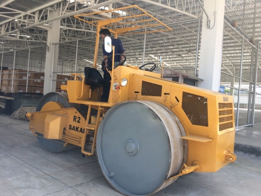 ต้องการขายรถบด3ล้อเหล็กSAKAI R2 ตรวจเช็คทำสีพร้อมใช้ เอกสารเล่มทะเบียน