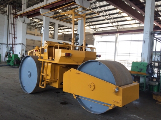 ต้องการขายรถบด3ล้อเหล็กSAKAI R2 ตรวจเช็คทำสีพร้อมใช้ เอกสารเล่มทะเบียน