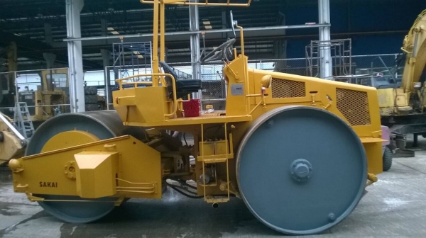 ต้องการขายรถบด3ล้อเหล็กSAKAI R2 ตรวจเช็คทำสีพร้อมใช้ เอกสารเล่มทะเบียน