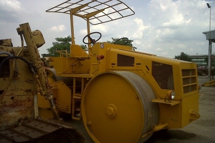 ต้องการขายรถบด3ล้อเหล็กSAKAI R2 ตรวจเช็คทำสีพร้อมใช้ เอกสารเล่มทะเบียน