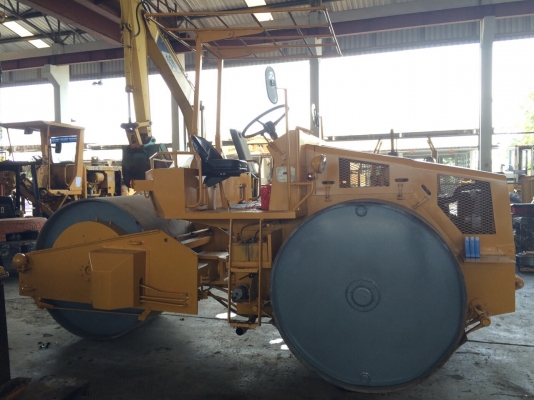 ต้องการขายรถบด3ล้อเหล็กSAKAI R2 ตรวจเช็คทำสีพร้อมใช้ เอกสารเล่มทะเบียน