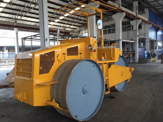 ต้องการขายรถบด3ล้อเหล็กSAKAI R2 ตรวจเช็คทำสีพร้อมใช้ เอกสารเล่มทะเบียน