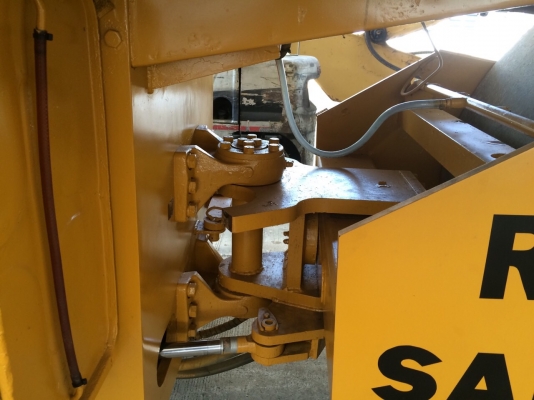 ต้องการขายรถบด3ล้อเหล็กSAKAI R2 ตรวจเช็คทำสีพร้อมใช้ เอกสารเล่มทะเบียน