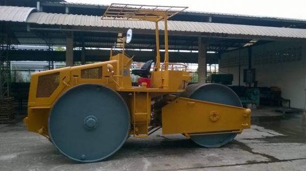 ต้องการขายรถบด3ล้อเหล็กSAKAI R2 ตรวจเช็คทำสีพร้อมใช้ เอกสารเล่มทะเบียน