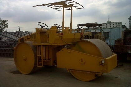 ต้องการขายรถบด3ล้อเหล็กSAKAI R2 ตรวจเช็คทำสีพร้อมใช้ เอกสารเล่มทะเบียน