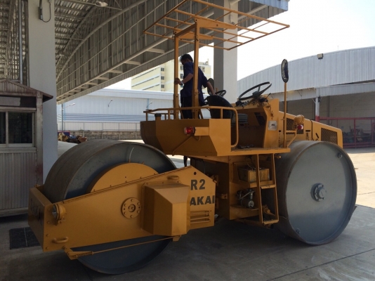 ต้องการขายรถบด3ล้อเหล็กSAKAI R2 ตรวจเช็คทำสีพร้อมใช้ เอกสารเล่มทะเบียน