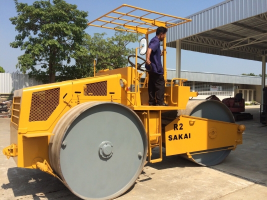 ต้องการขายรถบด3ล้อเหล็กSAKAI R2 ตรวจเช็คทำสีพร้อมใช้ เอกสารเล่มทะเบียน