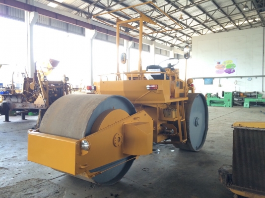 ต้องการขายรถบด3ล้อเหล็กSAKAI R2 ตรวจเช็คทำสีพร้อมใช้ เอกสารเล่มทะเบียน