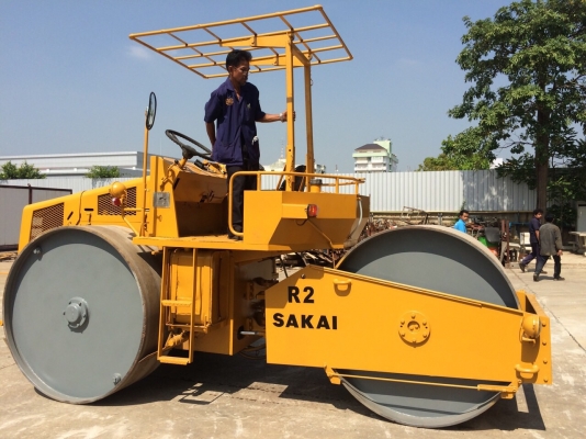 ต้องการขายรถบด3ล้อเหล็กSAKAI R2 ตรวจเช็คทำสีพร้อมใช้ เอกสารเล่มทะเบียน