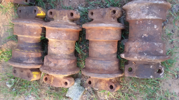 ขายลูเลอร์pc200-1,200-3ของถอดรถตัด 1500บาท