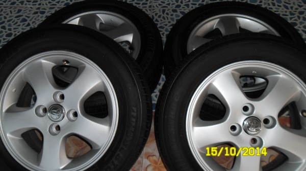 ล้อแม๊กพร้อมยาง รถเก๋ง 4รู ล้อแม๊กพร้อมยาง รถเก๋ง 4รู