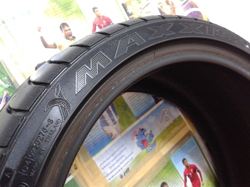 ยาง,205-40-17 MAXXIS MA-Z1 ดอกหนาปลายปี12หนึ่งคู่ 2,500 ยาง,205-40-17 MAXXIS MA-Z1 ดอกหนาปลายปี12หนึ่งคู่ 2,500
