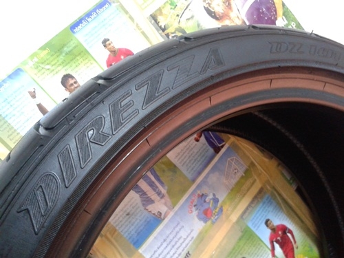 ยาง,225-40-18 DUNLOP DZ101 ดอกหนาปี13หนึ่งคู่ 3,700