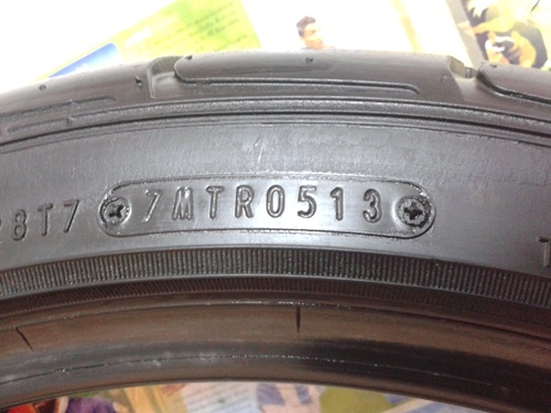 ยาง,225-40-18 DUNLOP DZ101 ดอกหนาปี13หนึ่งคู่ 3,700