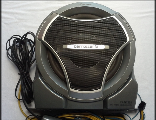Sub Box Pioneer Carozzeria แบบแอมป์ในตัว วางใต้เบาะนั่ง Sub Box Pioneer Carozzeria แบบแอมป์ในตัว วางใต้เบาะนั่ง