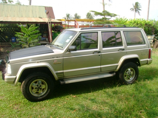 JEEP CHEROKEE 4.0 LIMITED AUTO LPG FULL OPTION JEEP CHEROKEE 4.0 LIMITED AUTO LPG FULL OPTION