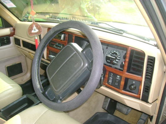 JEEP CHEROKEE 4.0 LIMITED AUTO LPG FULL OPTION JEEP CHEROKEE 4.0 LIMITED AUTO LPG FULL OPTION