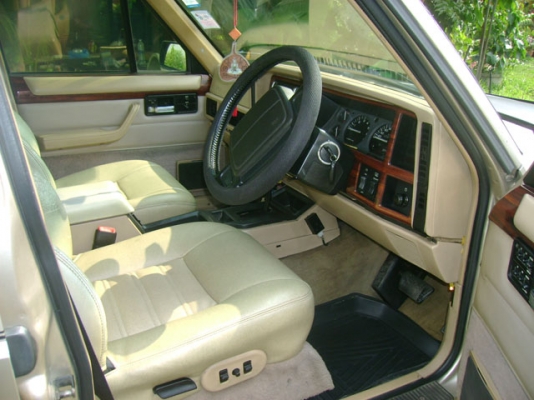 JEEP CHEROKEE 4.0 LIMITED AUTO LPG FULL OPTION JEEP CHEROKEE 4.0 LIMITED AUTO LPG FULL OPTION