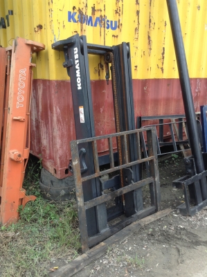 +++ ขายเสา  3 เมตร TOYOTA 7FD25  , KOMATSU  FD25-16  , และ MITSUBISHI  GRANDDIA  FD40    ขายเสาละ  20,000.- บาท ครับ