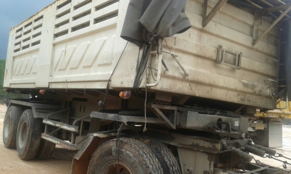 รถอีซูซุ 10 ล้อดั้ม 360 แรงม้า. ปี 55 ( ขายแม่ , ลูก ) , ( รถวิ่ง 2xx,xxx กม. ) สนใจติดต่อ 081 - 6079515 รถอีซูซุ 10 ล้อดั้ม 360 แรงม้า. ปี 55 ( ขายแม่ , ลูก ) , ( รถวิ่ง 2xx,xxx กม. ) สนใจติดต่อ 081 - 6079515